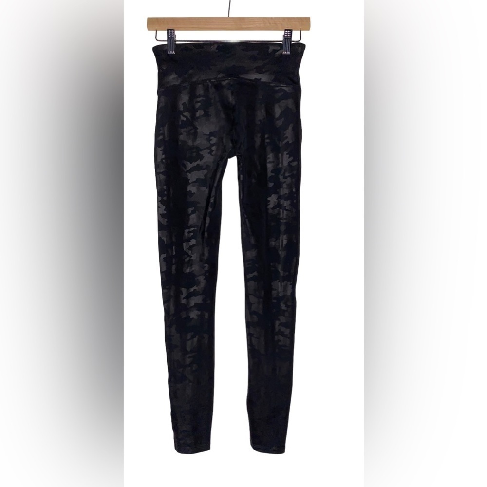 Spanx Camo Matte Faux Leather Power Waist Tummy Contour Shaping Legging Women M